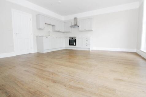 SPACIOUS OPEN PLAN LIVING ROOM