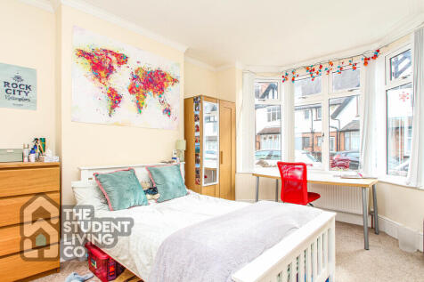 4-bed semi-detached on Elmsthorpe Avenue, Lenton, £2,253/mo