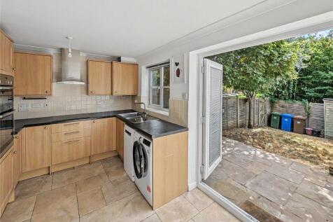 Atte Lane, Warfield, Bracknell, Berkshire, RG42 photo 3