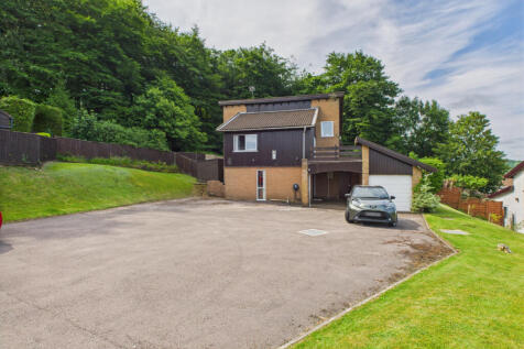 Stunning Four Bedroom Versatile Home with Breatht