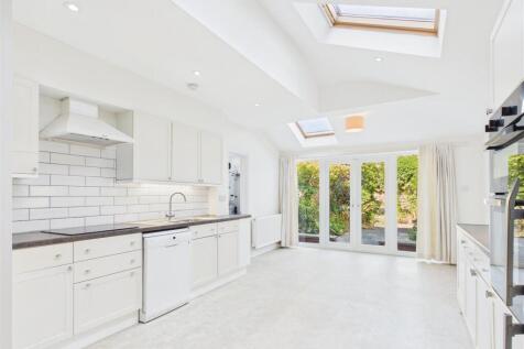 Kitchen1.jpg