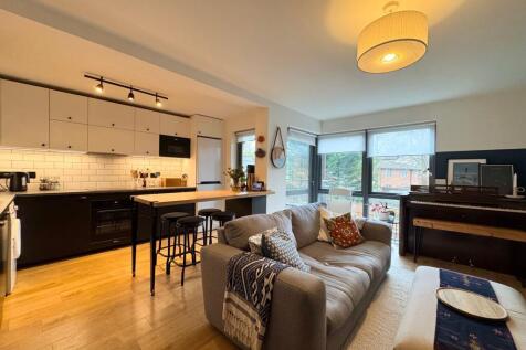 Open plan Kitchen/lounge/dining area