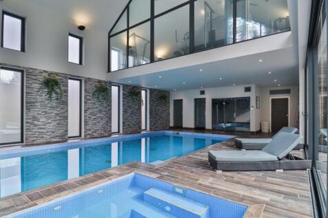 Pool/steam room