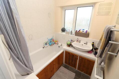 4 short bathroom.jpg