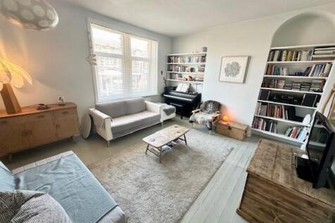 Lounge 1.jpg