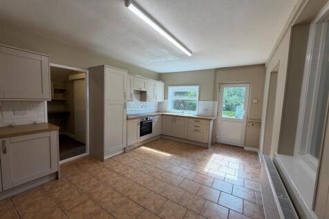 Kitchen 2.jpg