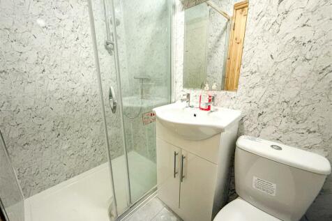JACK AND JILL EN-SUITE SHOWER ROOM