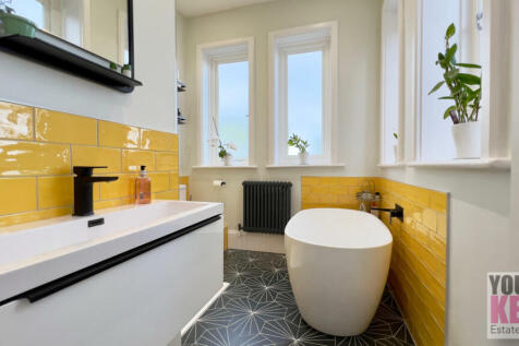 Folkestone, CT20 - property photo