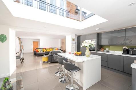 Kitchen / Dining