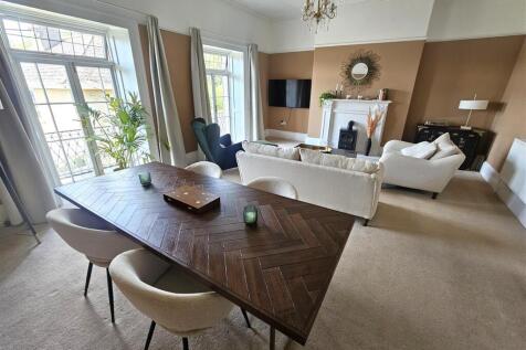 Living Room.jpg