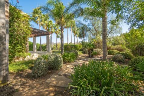Elegant Country House with Guest House and Mountain Views in Pollensa