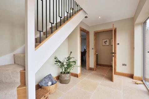 5 Exchequer Court Thruxton (11).jpg