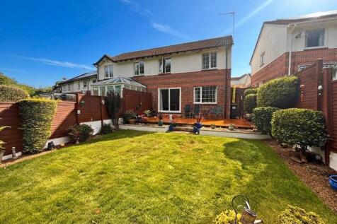 Canterbury Drive 16 - Rear.jpg