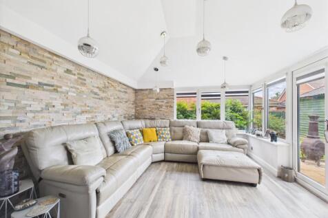 CAM04922G0-PR0034-STILL020