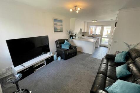 Lounge / Kitchen