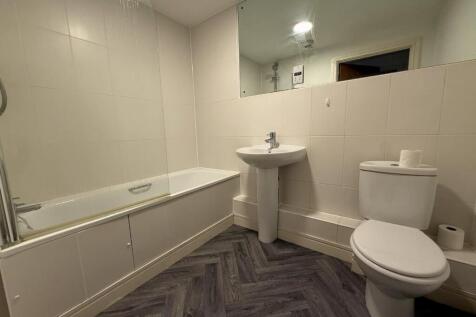 BATHROOM XX .JPG
