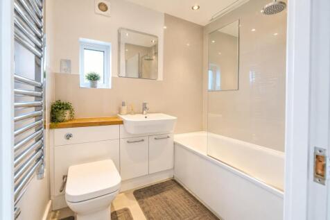 Ellerton Road, Tolworth, KT6 photo 4