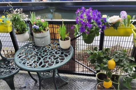 owner balcony sho...