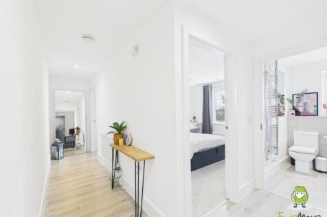 EweMove Estate Agents Basingstoke - Coliseum Court