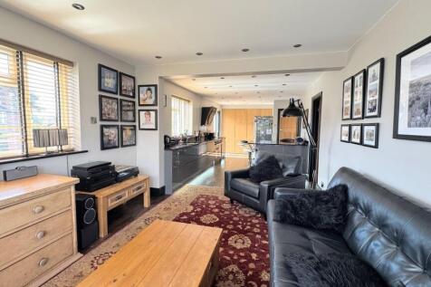 LIVING KITCHEN