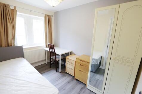 Bright, neatly presented single bedroom with a ...