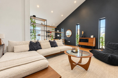 LIVING ROOM.png