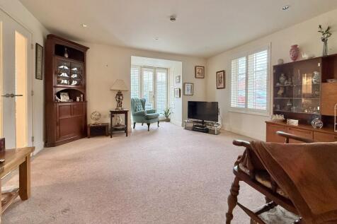 34 Garnier Drive, Bishopstoke Park Retirement Village photo 4