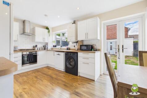 EweMove Basingstoke Braemar Drive Kitchen