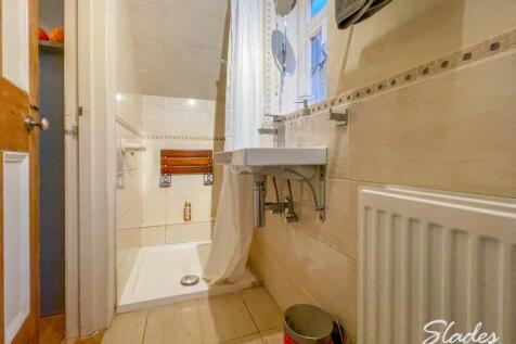 25 pine avenue downs