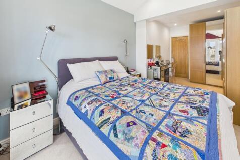 Principal bedroom