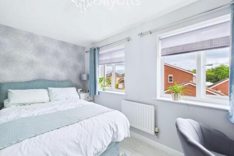 Kestrel Close, Driffield photo 4