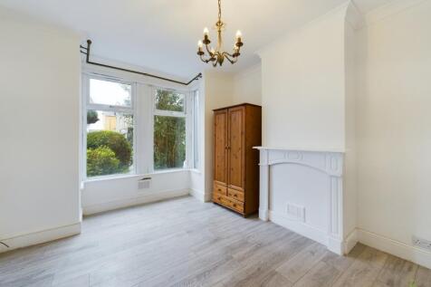 Presented by Clinton at EweMove Bexleyheath and Da
