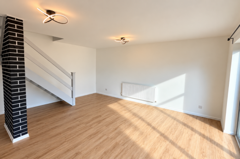 Elder Way, Rainham, RM13 9SX photo 2