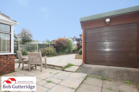 ENCLOSED REAR GARDEN