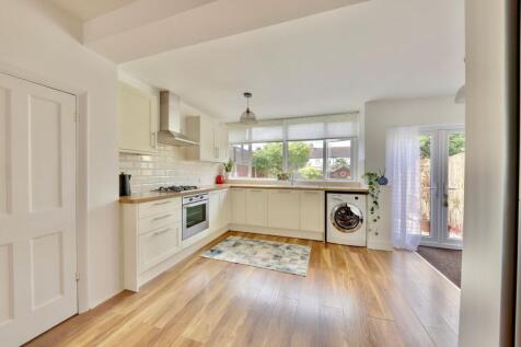 Cranleigh Gardens, Loughton, IG10 photo 3