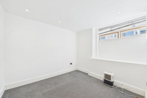 CAM04693G0-PR0031...