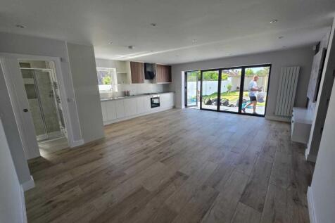 Churchdale Road, Eastbourne photo 5
