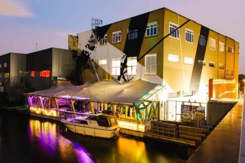 90 Main Yard Outside.jpg