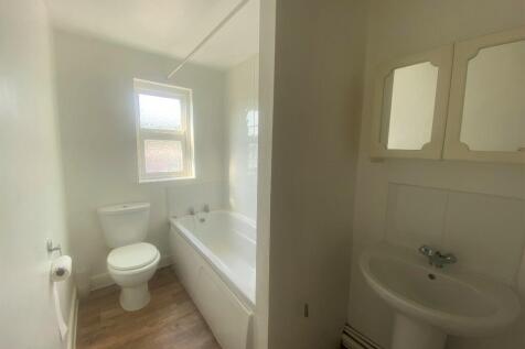 Mottram Road, Stalybridge, Greater Manchester, SK15 photo 4