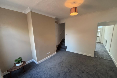 3-bed house on Chesterfield Road, North Wingfield, CHESTERFIELD, £775/mo