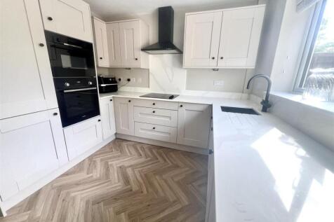 Chapel Lane, Codsall, Wolverhampton photo 3
