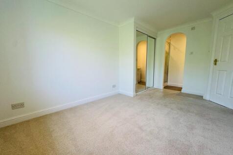 Waterside Close, Wentworth Court Waterside Close, KT6 photo 4