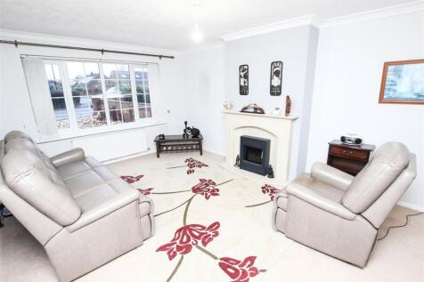 OPEN PLAN LOUNGE/ DINING ROOM