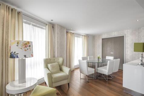 Lounge / Dining Area