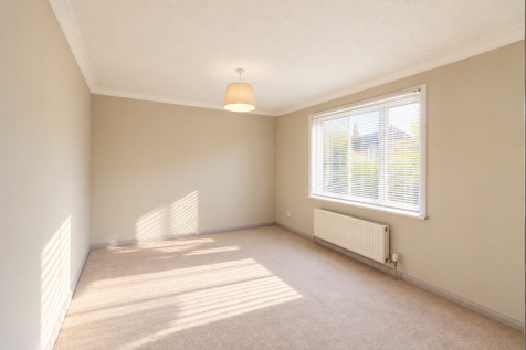 Westmacott Drive, Feltham, London photo 4