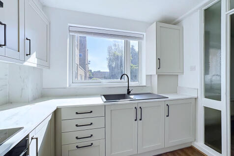 10-weetwood-court_00001