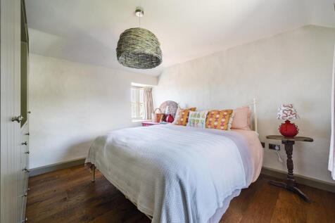 1298221-9-682df4f...