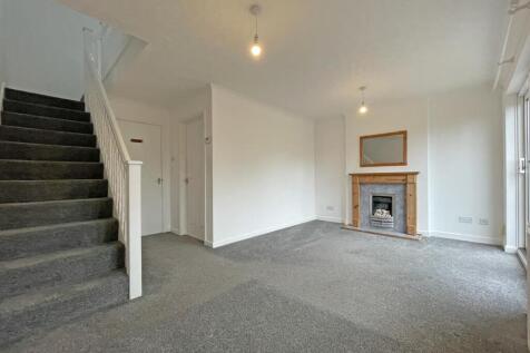 Douglas Road 26 - Lounge 2.jpg
