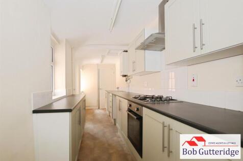 MODERN FITTED KITCHEN