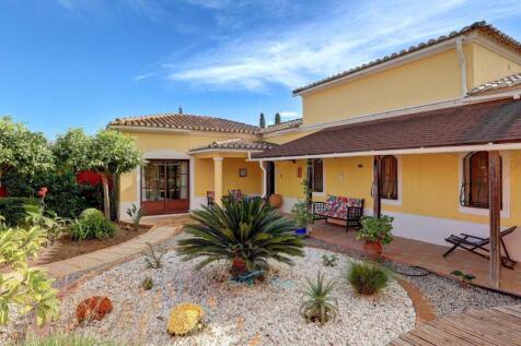 covered terrace to entrance door